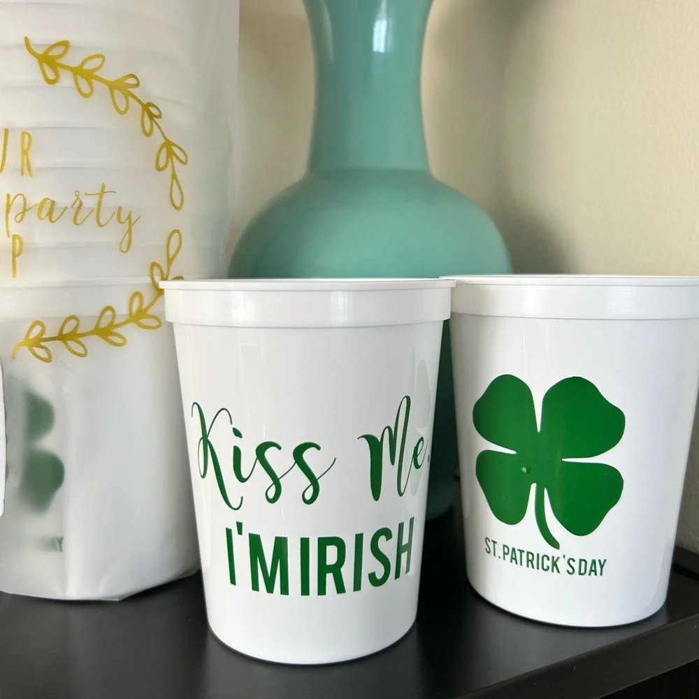 NWT Kiss Me I’m Irish St. Patrick’s Day Party Cups 12 count White Green 12oz